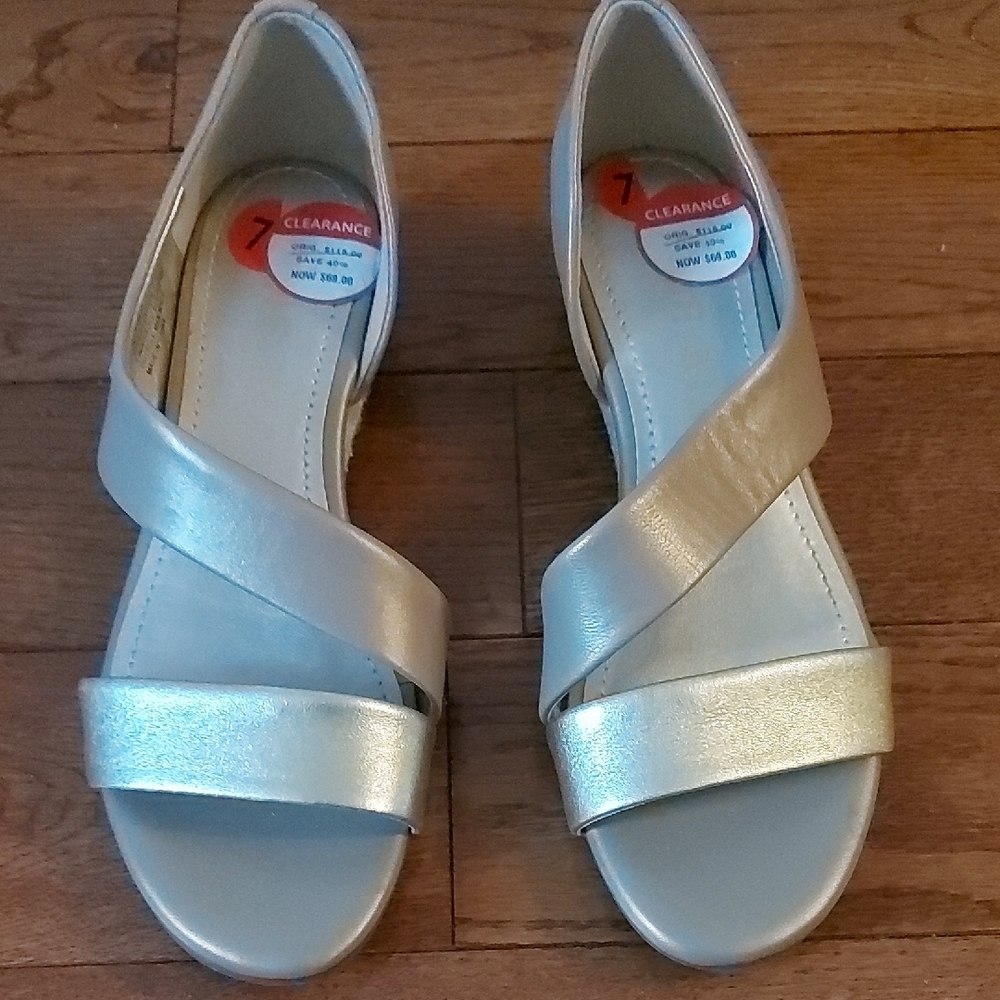 Anne Klein Gold Sandals Criss-Cross Design